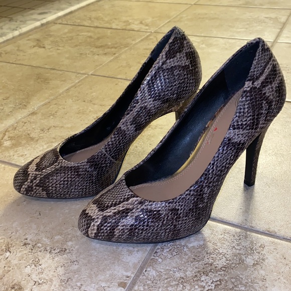 Two heels - Picture 6 of 6